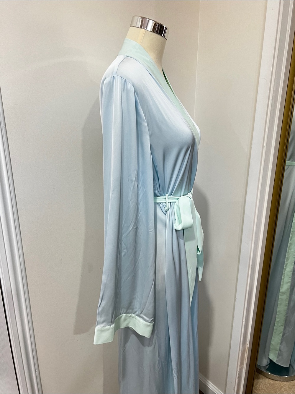 Robe Maxi Savage x Fenty Sky Blue Teal trim & Belt Size XS/SM Long Sleeve - Picture 8 of 15